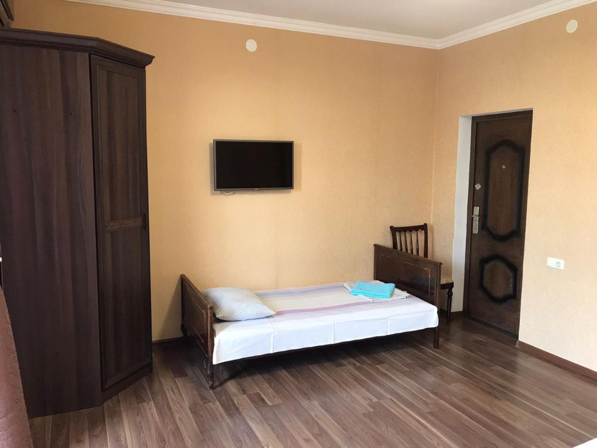 Гостевой Дом София 400 М До Моря Гагра Экстерьер фото